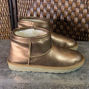 Arizona Metallic Rose Gold Shearling-like Lined Booties Size 6